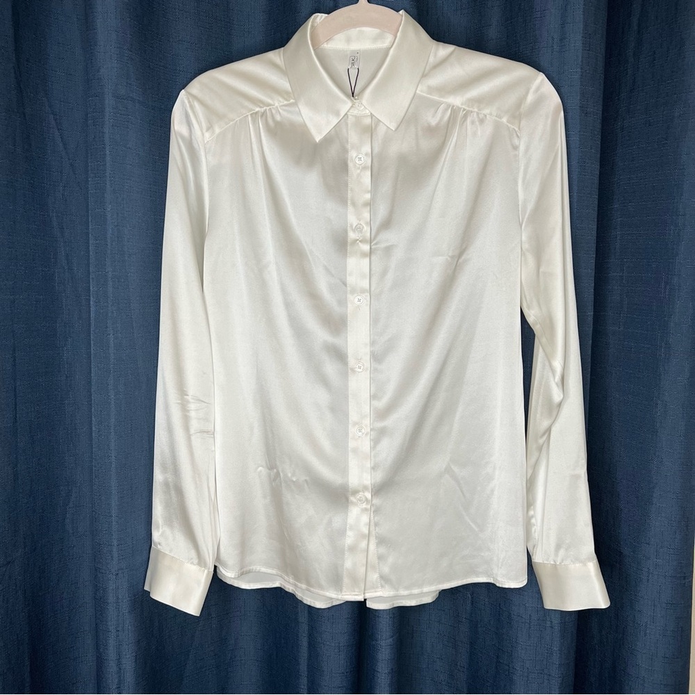 🌟NWT🌟Luxurious Lilysilk Silk Blouse. Size S. Pearl white.